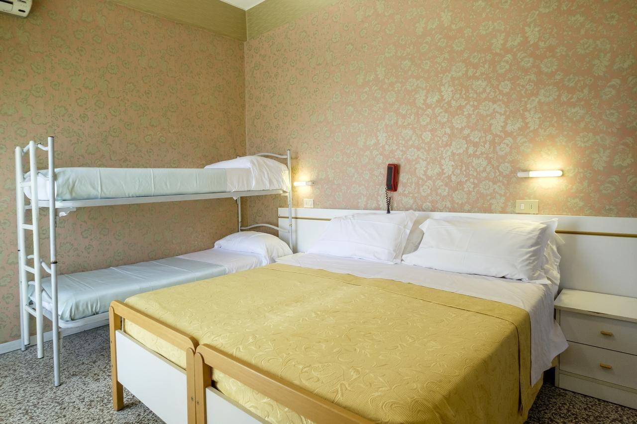 Hotel Giumer Rimini Eksteriør billede