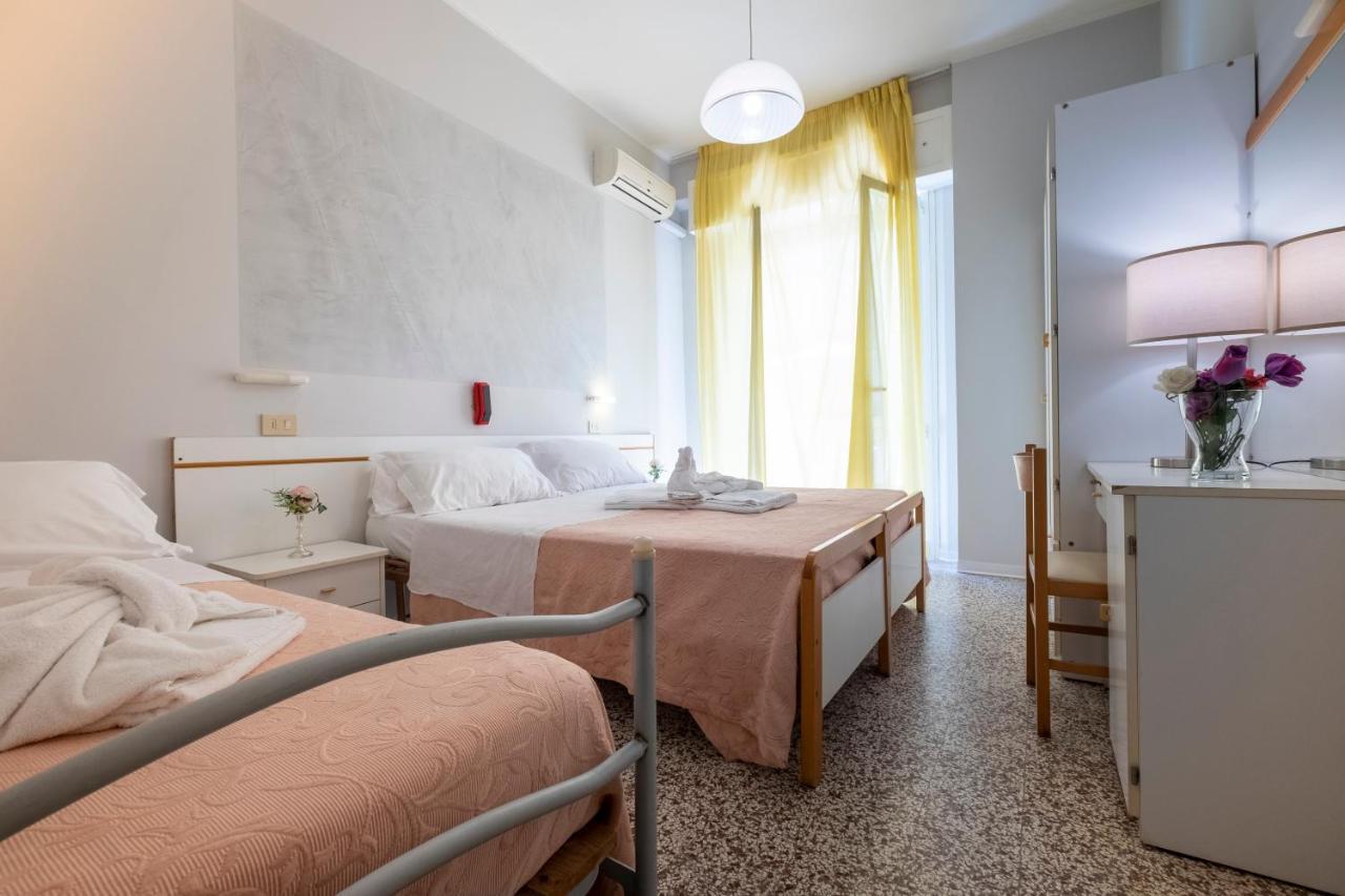 Hotel Giumer Rimini Eksteriør billede