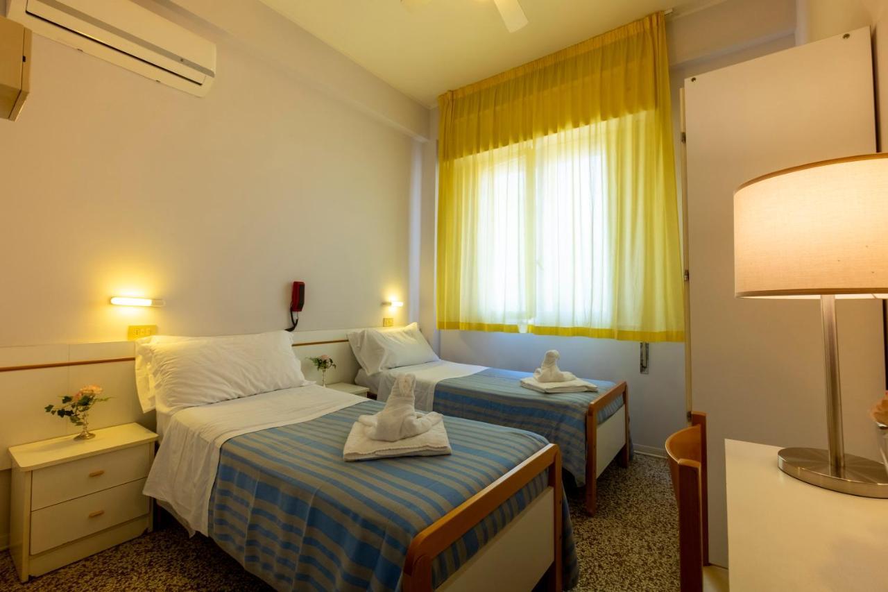 Hotel Giumer Rimini Eksteriør billede
