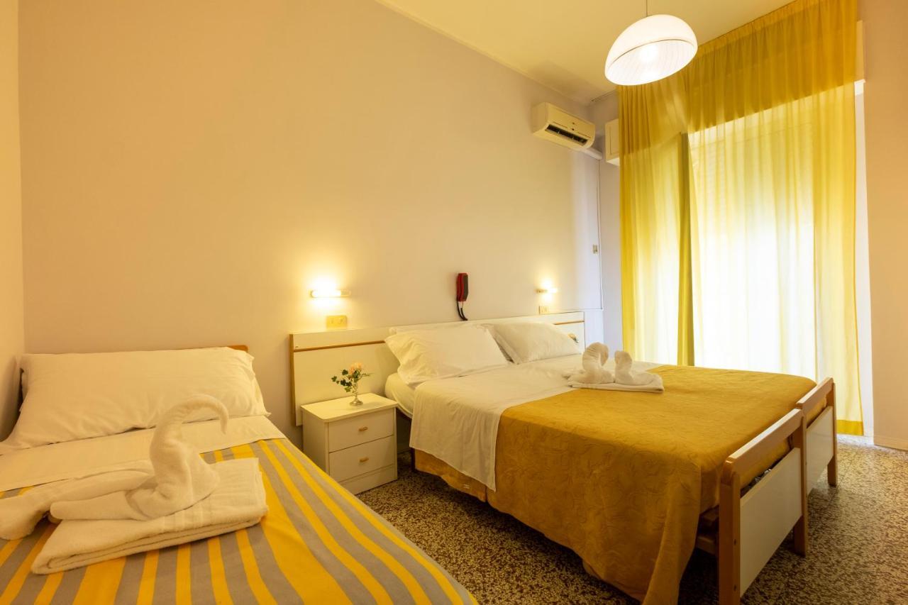 Hotel Giumer Rimini Eksteriør billede
