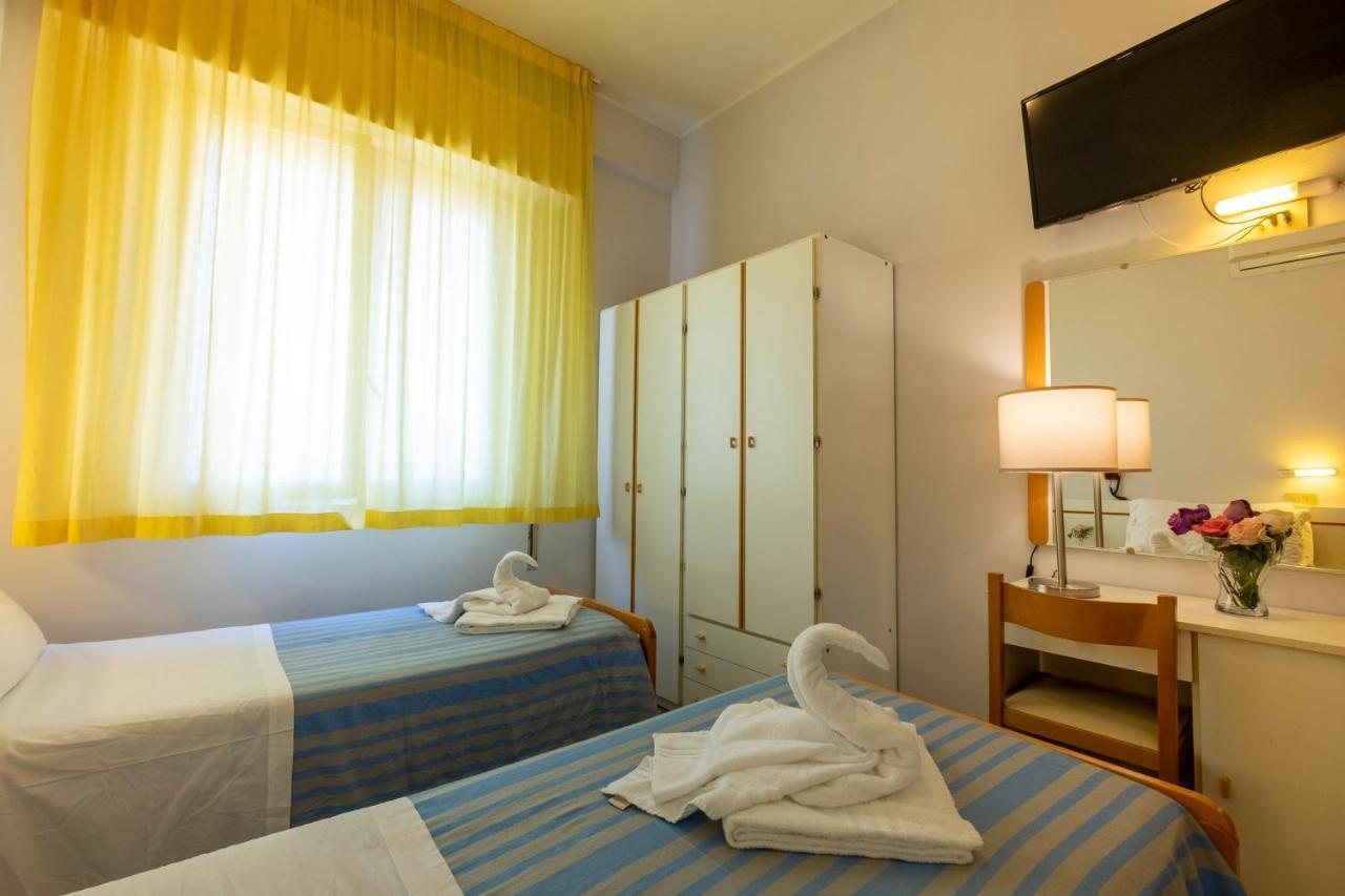 Hotel Giumer Rimini Eksteriør billede