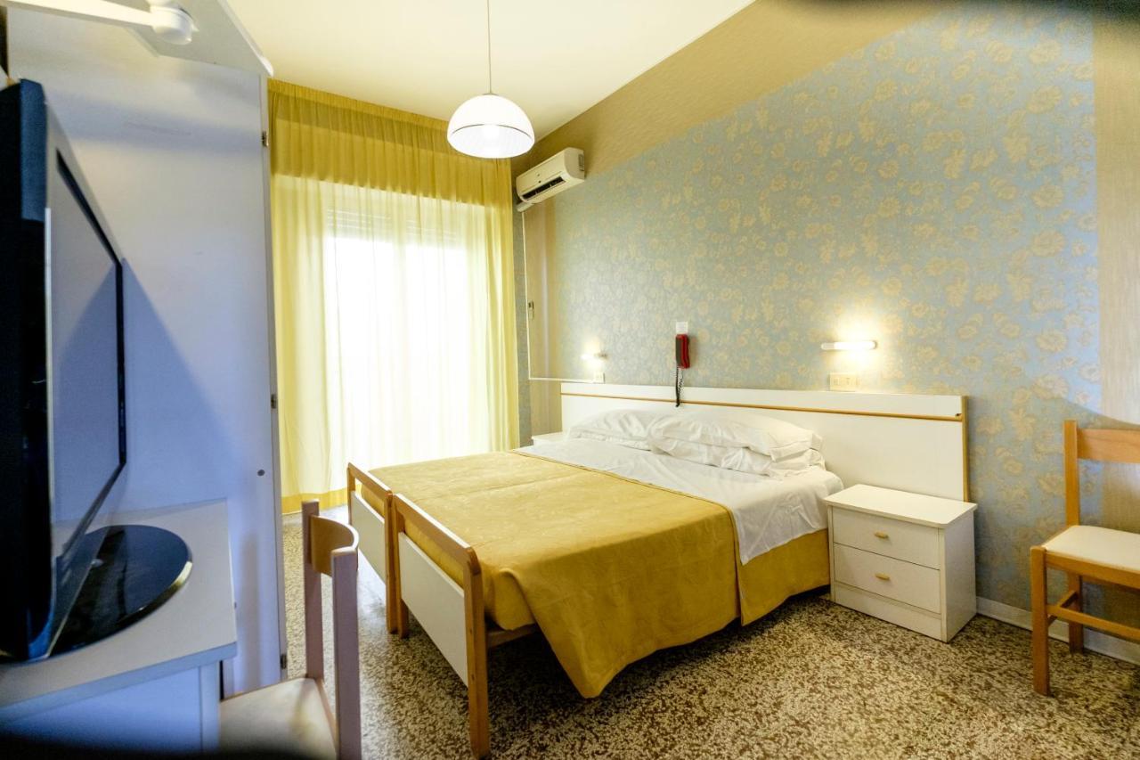 Hotel Giumer Rimini Eksteriør billede