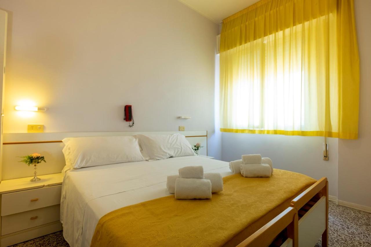Hotel Giumer Rimini Eksteriør billede