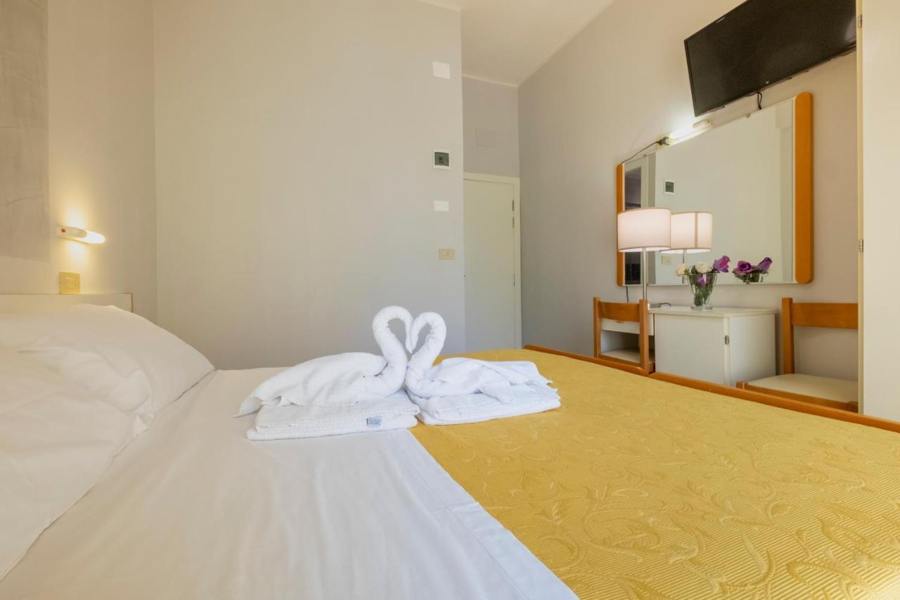 Hotel Giumer Rimini Eksteriør billede