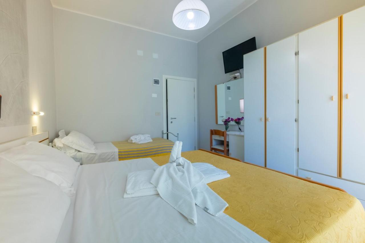 Hotel Giumer Rimini Eksteriør billede