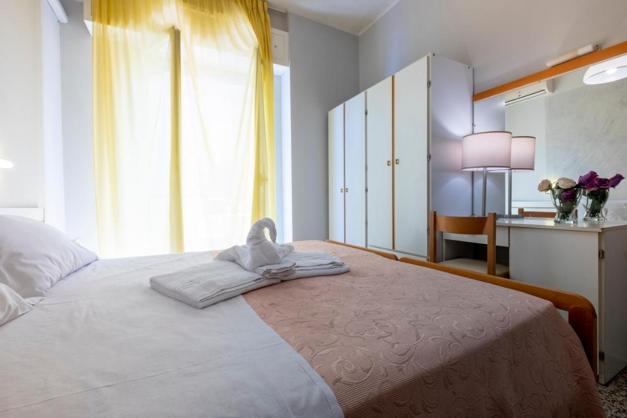 Hotel Giumer Rimini Eksteriør billede