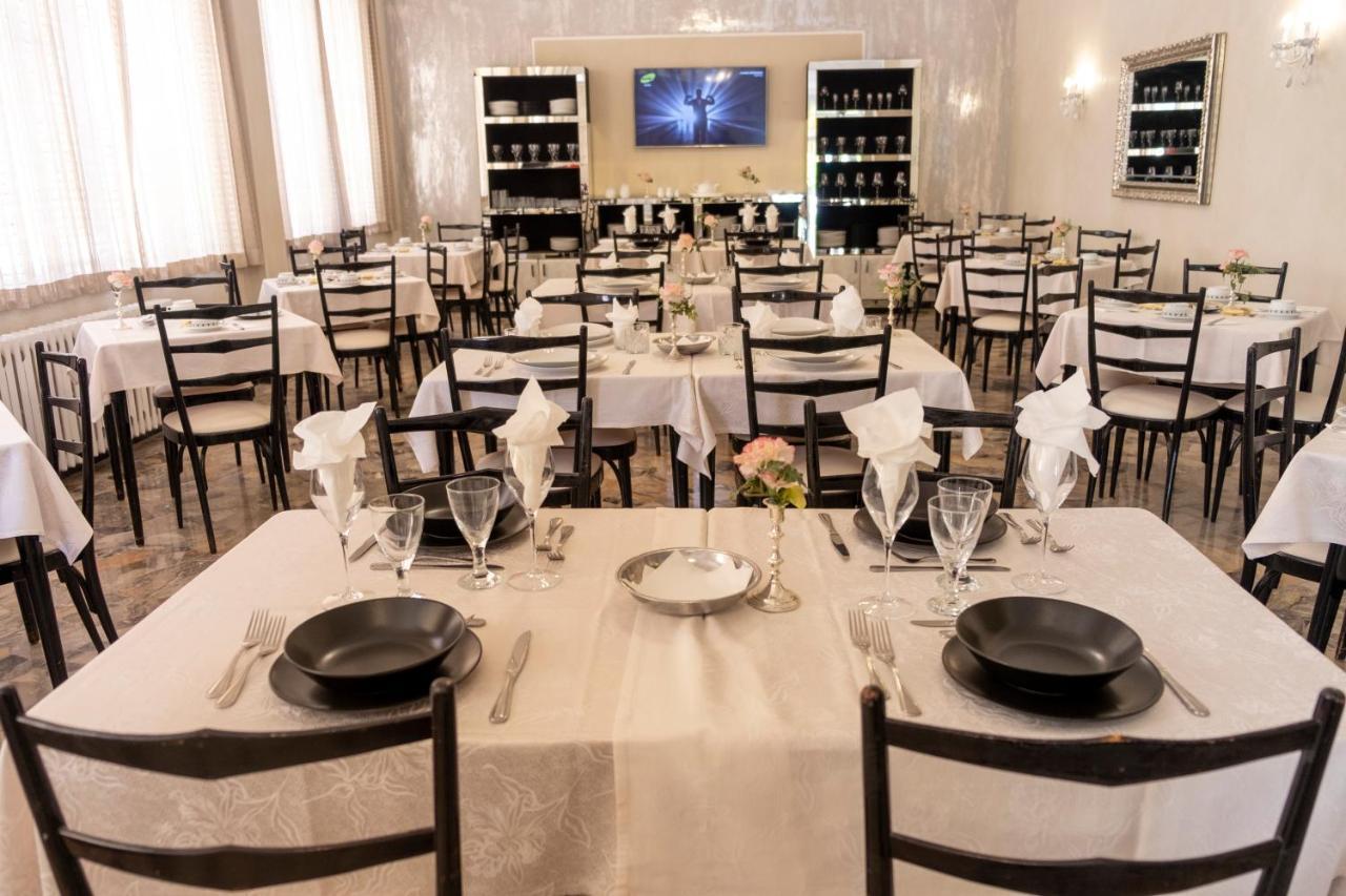Hotel Giumer Rimini Eksteriør billede