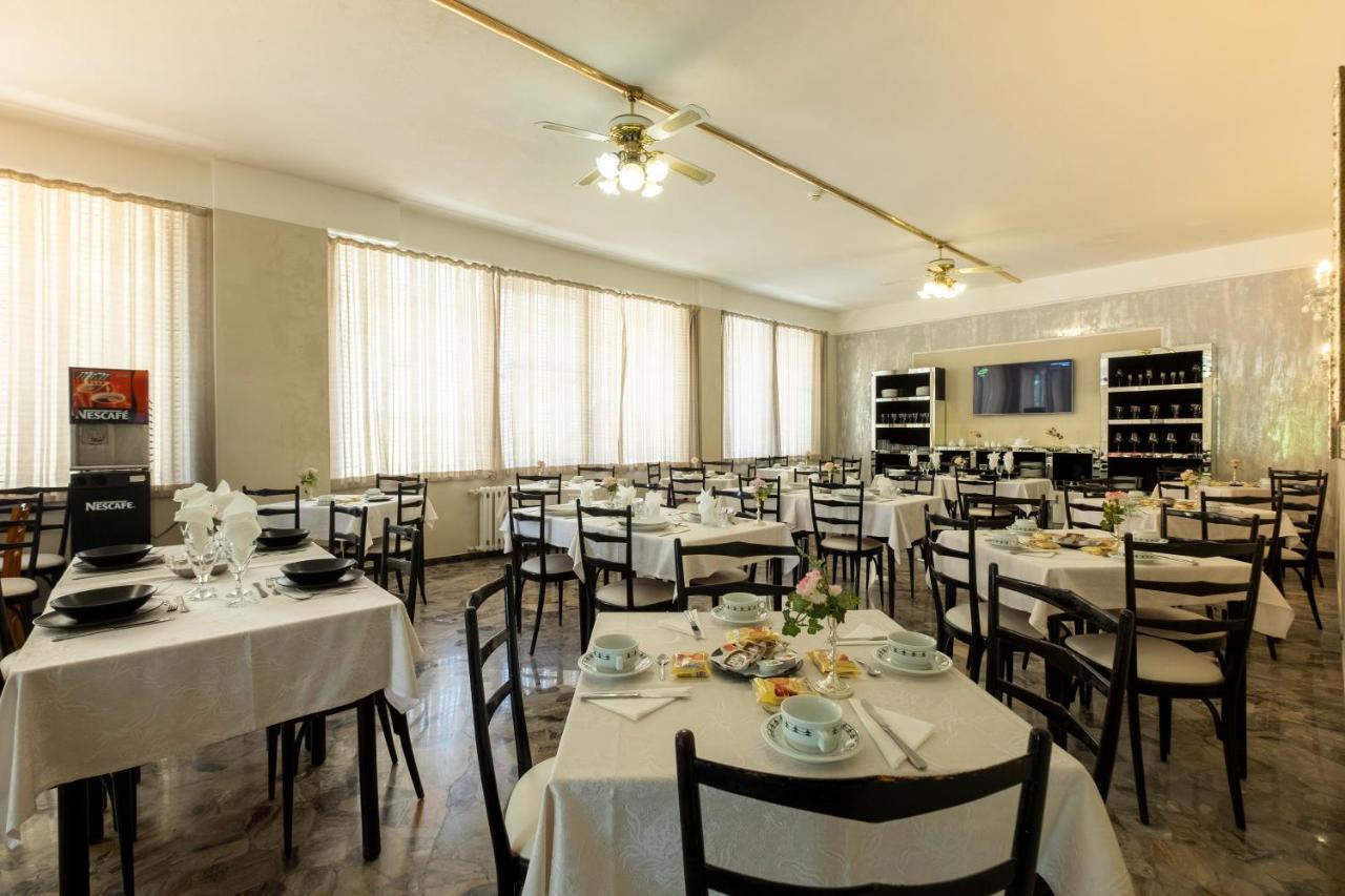 Hotel Giumer Rimini Eksteriør billede