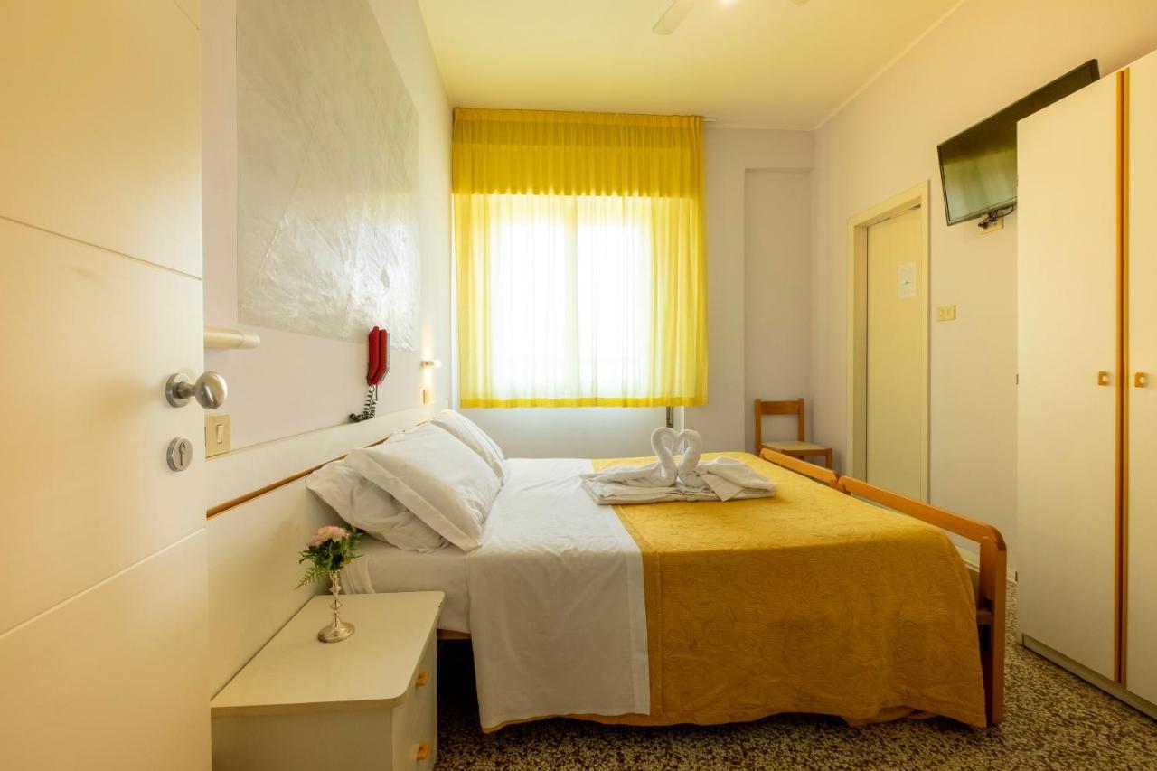 Hotel Giumer Rimini Eksteriør billede