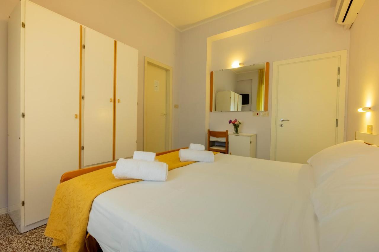 Hotel Giumer Rimini Eksteriør billede