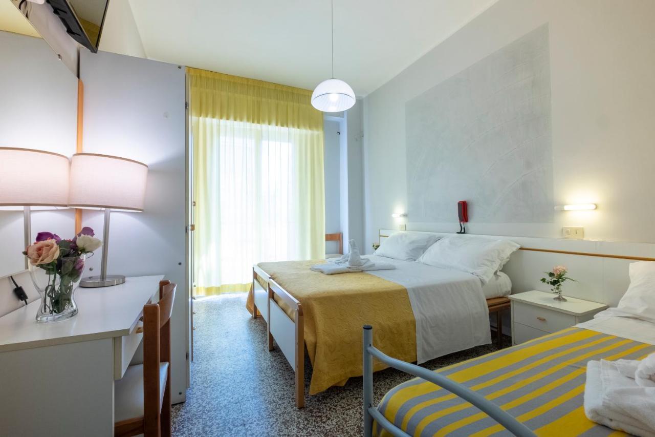 Hotel Giumer Rimini Eksteriør billede