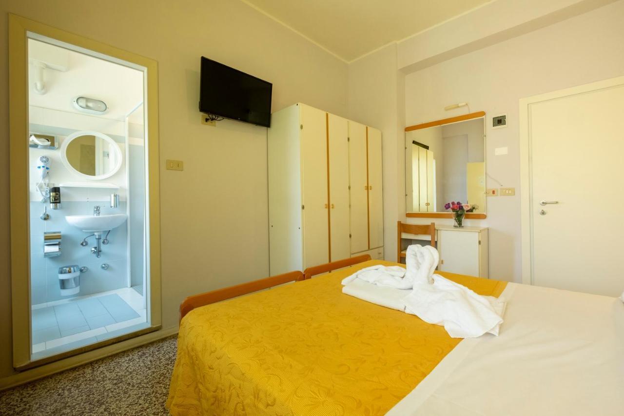 Hotel Giumer Rimini Eksteriør billede