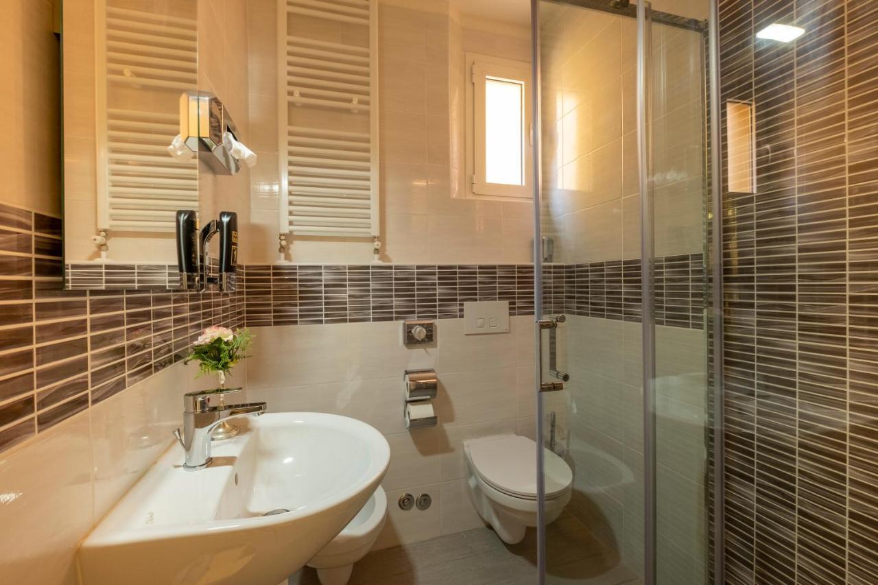 Hotel Giumer Rimini Eksteriør billede