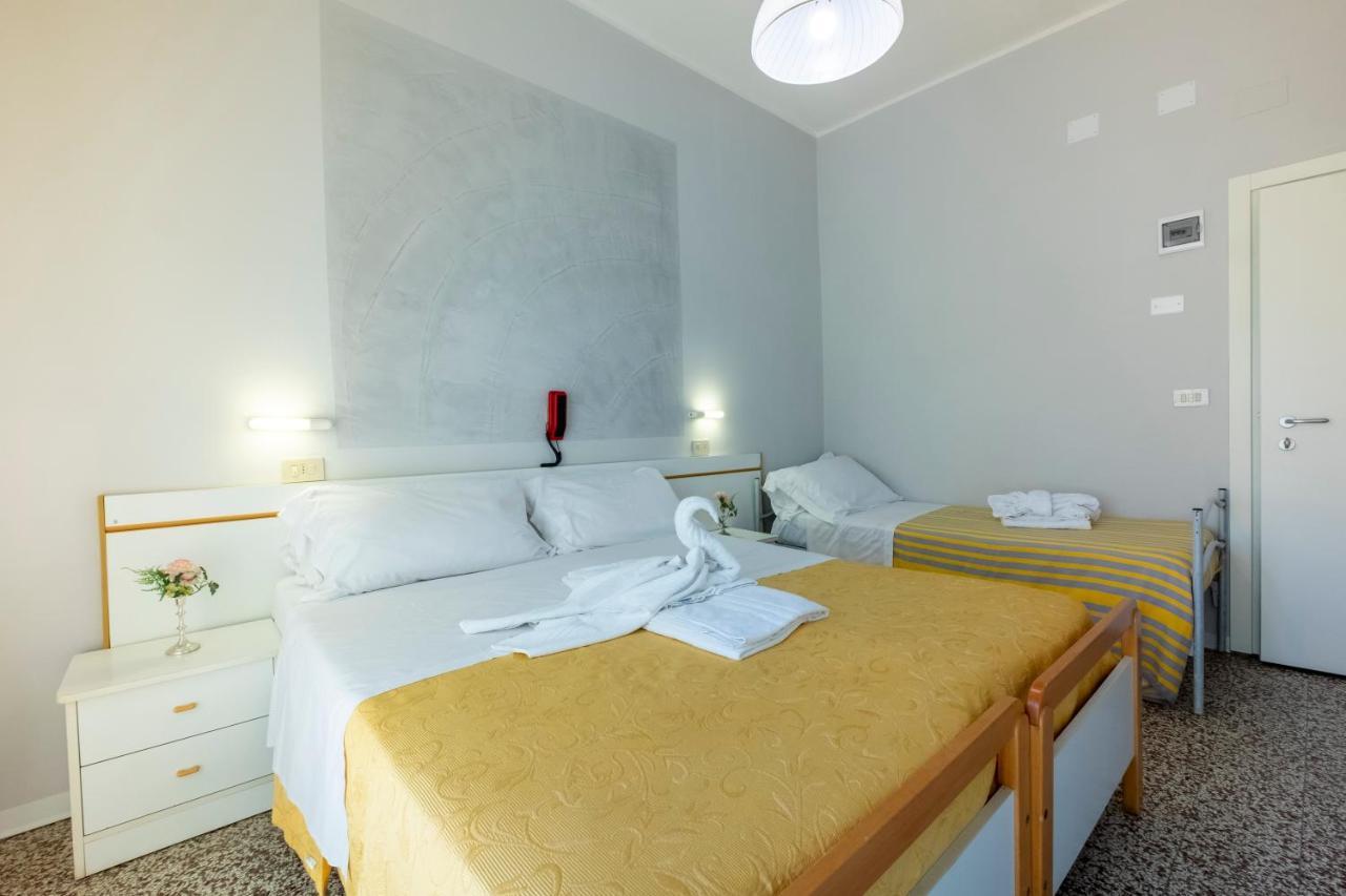 Hotel Giumer Rimini Eksteriør billede