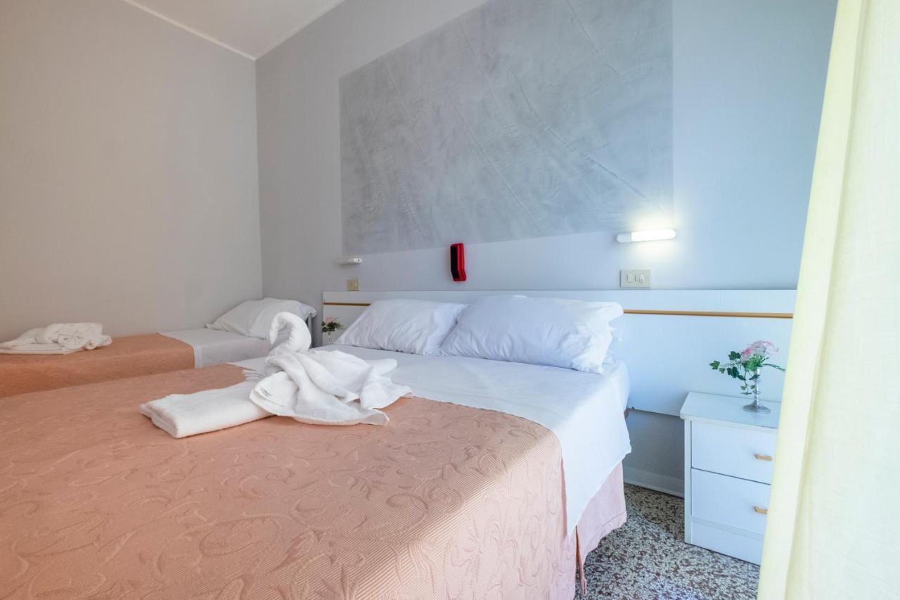 Hotel Giumer Rimini Eksteriør billede