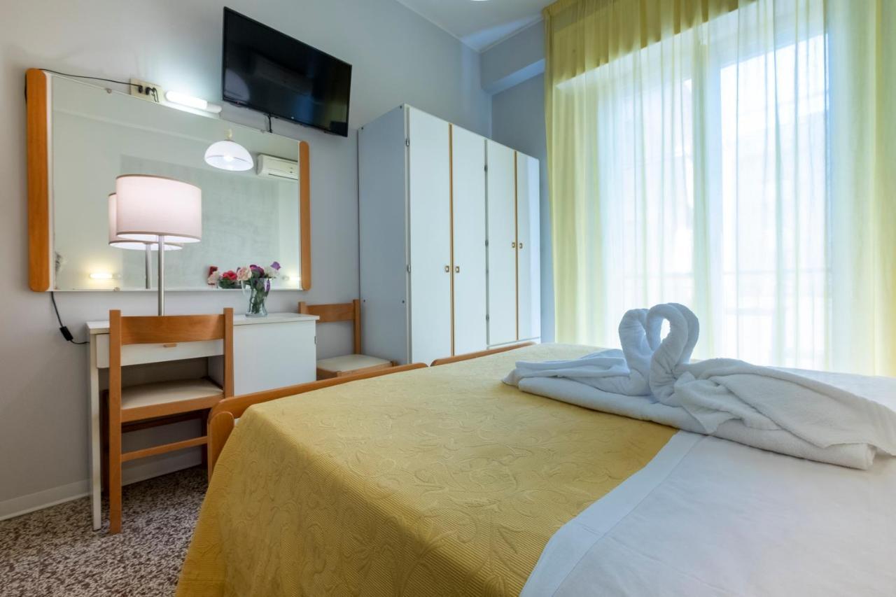 Hotel Giumer Rimini Eksteriør billede
