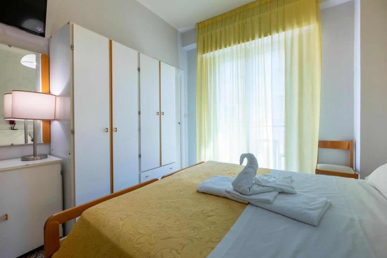 Hotel Giumer Rimini Eksteriør billede