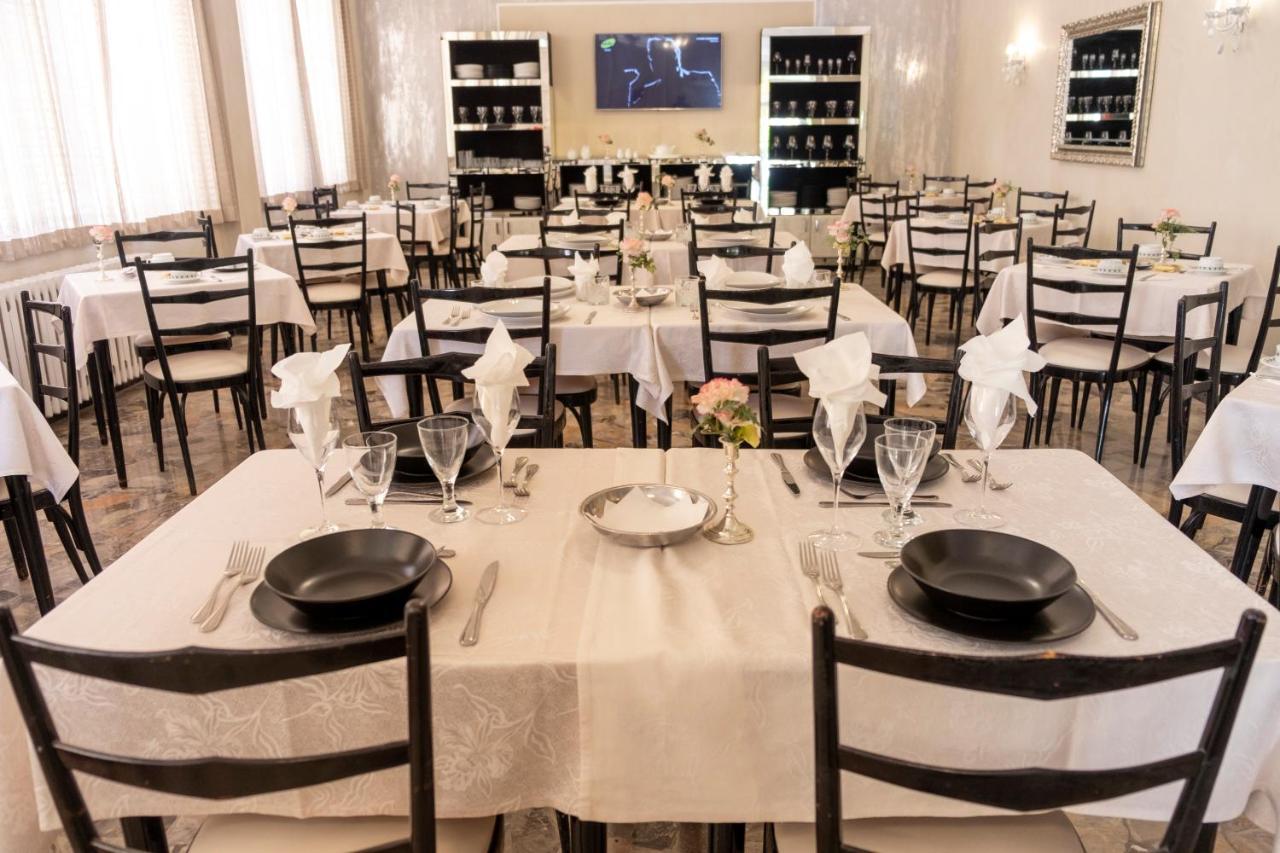 Hotel Giumer Rimini Eksteriør billede