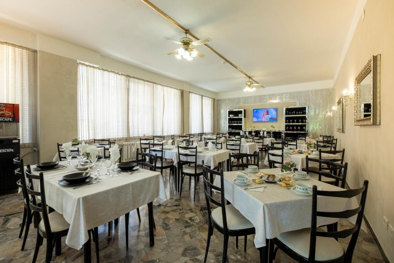 Hotel Giumer Rimini Eksteriør billede