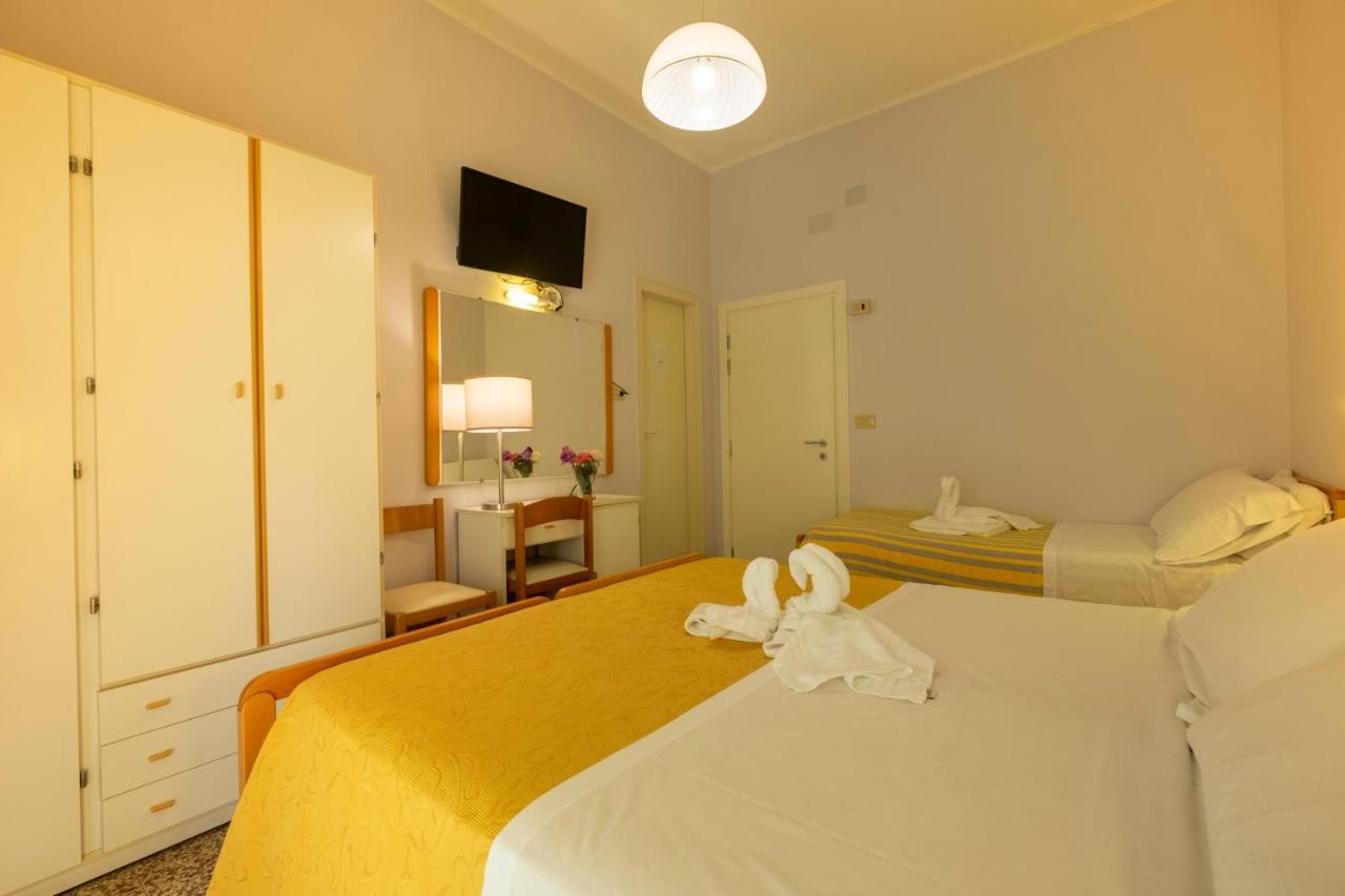 Hotel Giumer Rimini Eksteriør billede