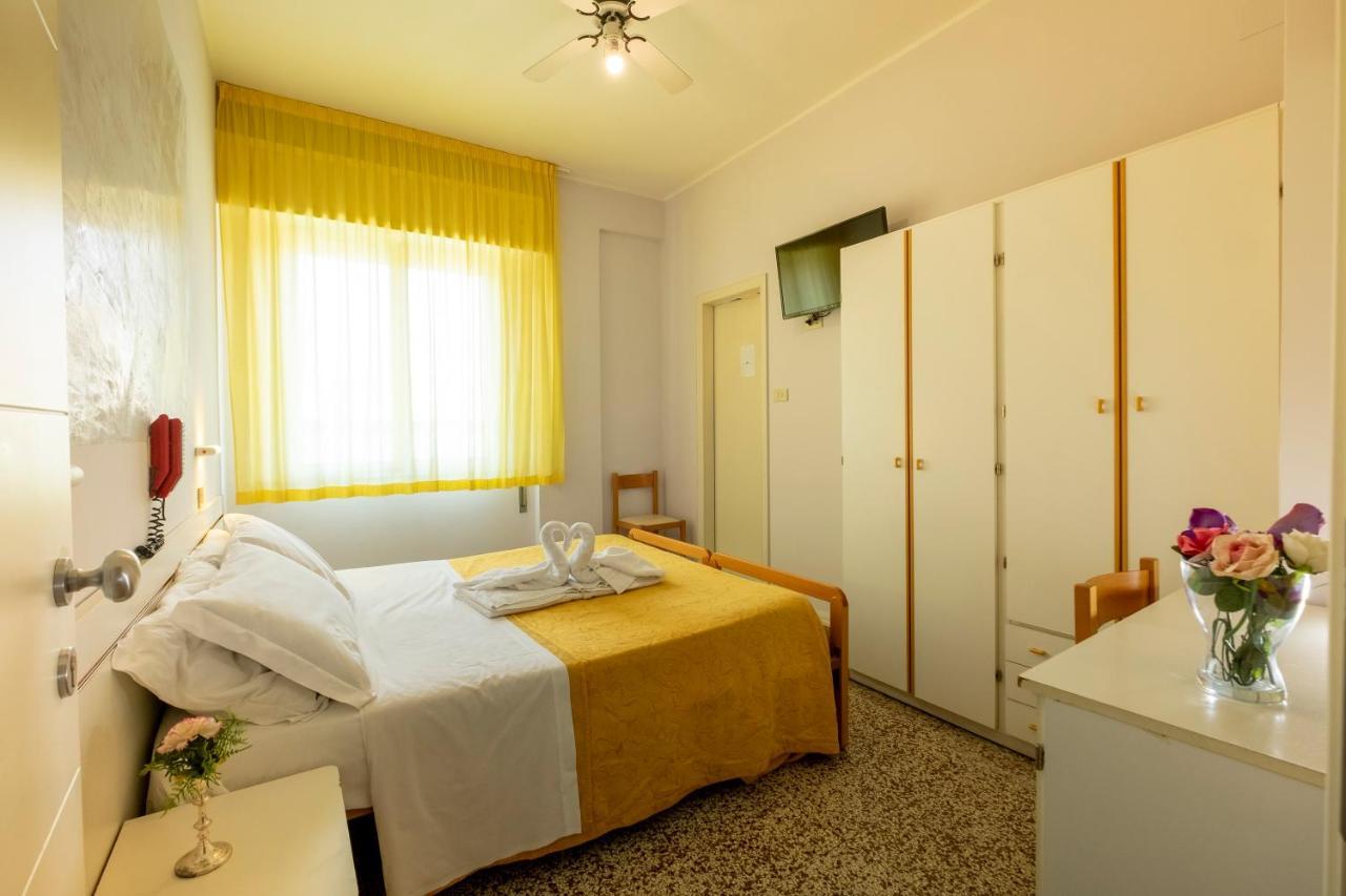 Hotel Giumer Rimini Eksteriør billede