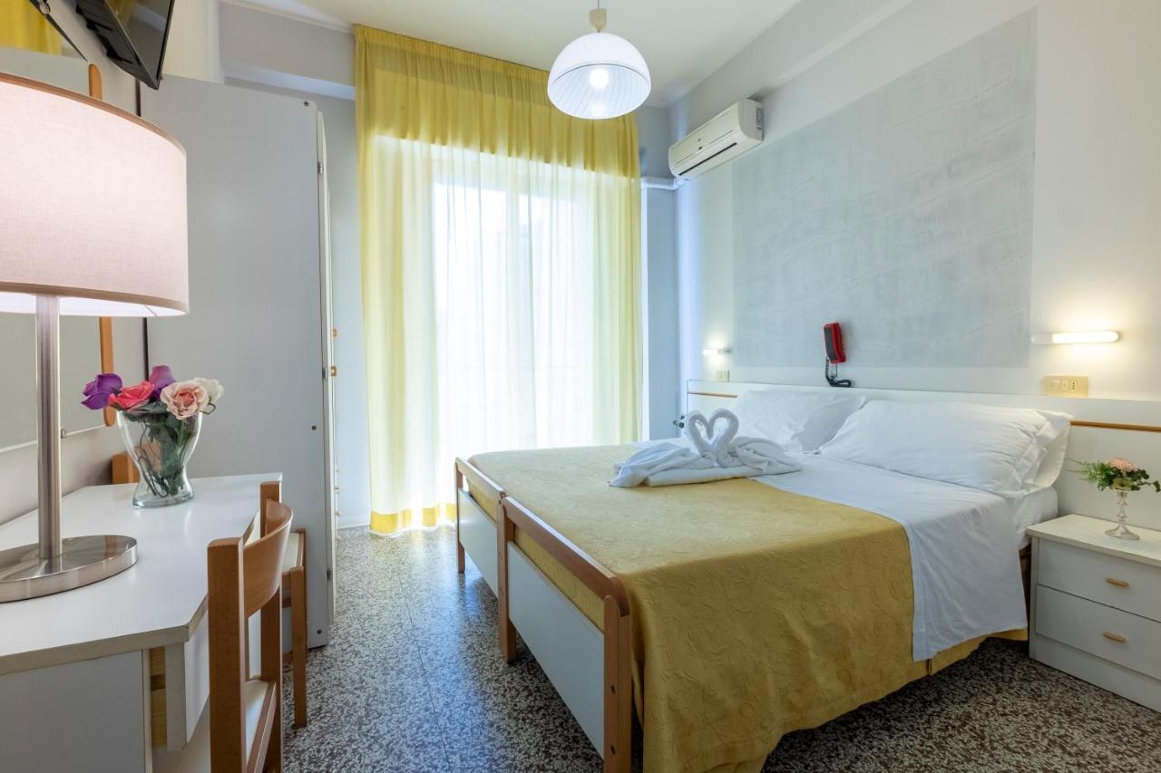 Hotel Giumer Rimini Eksteriør billede