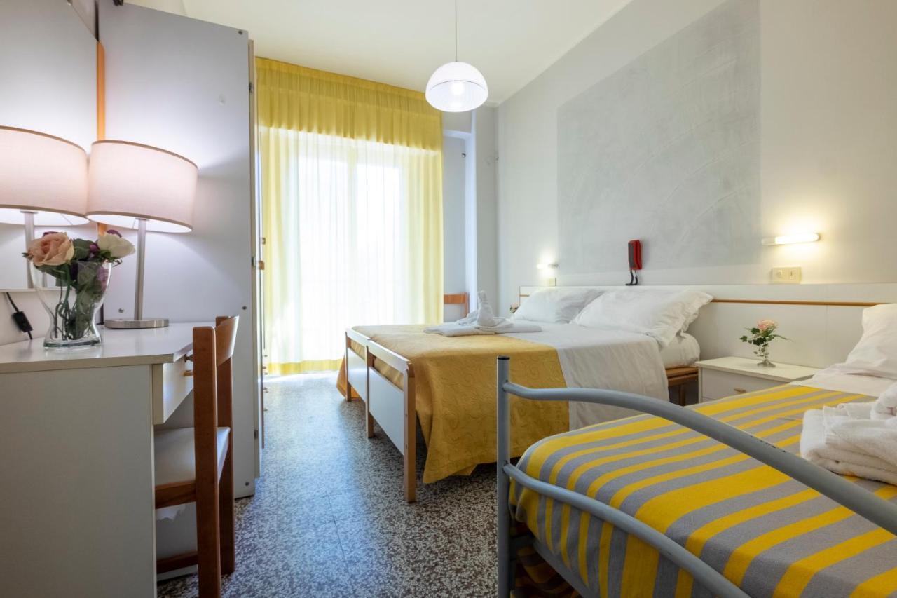 Hotel Giumer Rimini Eksteriør billede