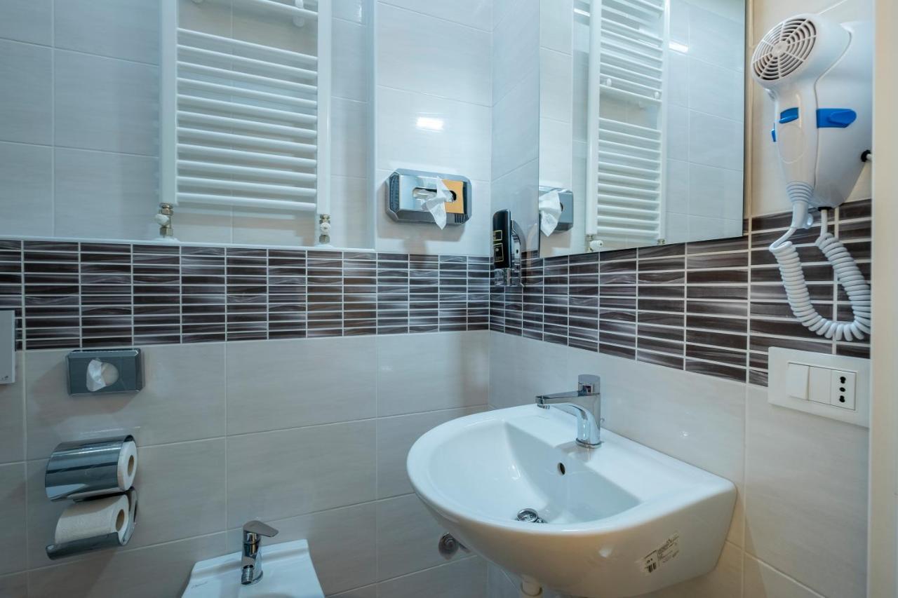 Hotel Giumer Rimini Eksteriør billede